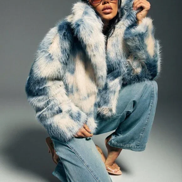 Women's Casual Blue and White Faux Fur Coat with Oversized Collar - Picture 5 of 8